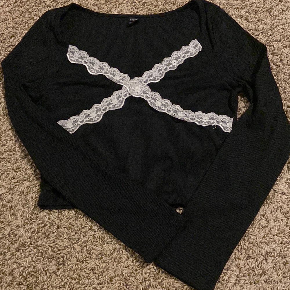 black white lace long sleeve crop top